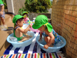 夏の水遊び